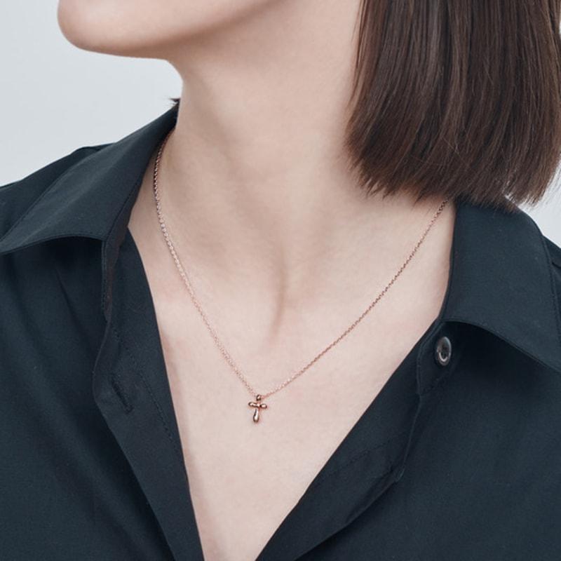 CRANNE Volume Cross Necklace C24NB117