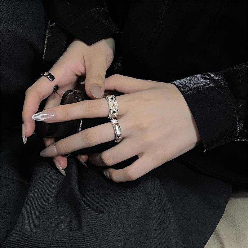 Nischen Design Spitze Gebürstete Webart Graviert Gold Schwarz Gold Galvanisiert Zweifarbig Gold Offener Ring Damen Mittelalter Persönlichkeitsring