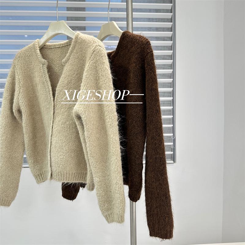 

Женский темно-серый плюшевый кардиган с V-образным вырезом — мягкий, плотный, многослойный трикотаж для осени и зимы One Size хаки