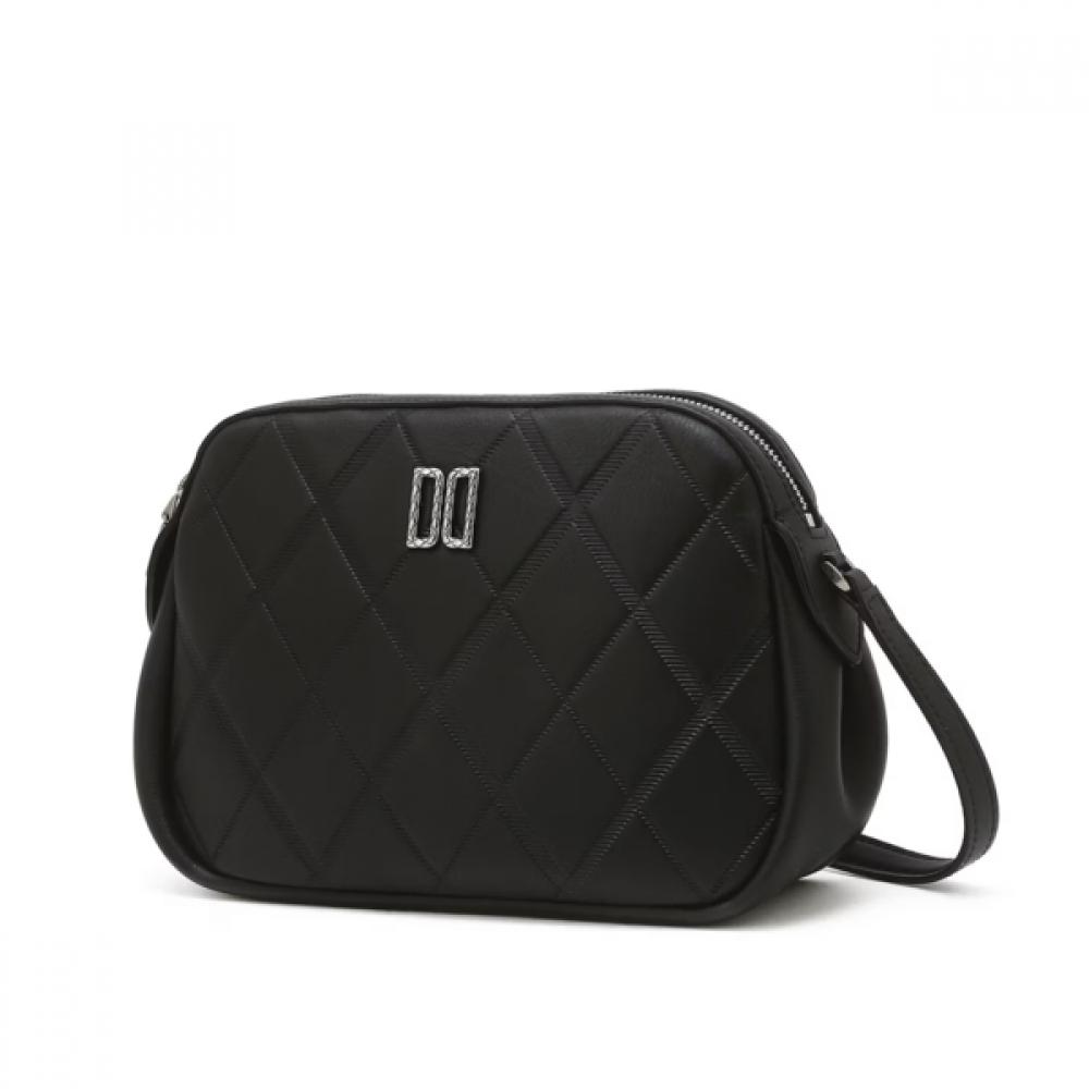 

Daks Black Cowhide Argyle Pattern Crossbody Bag Dcba6f440bk Single option