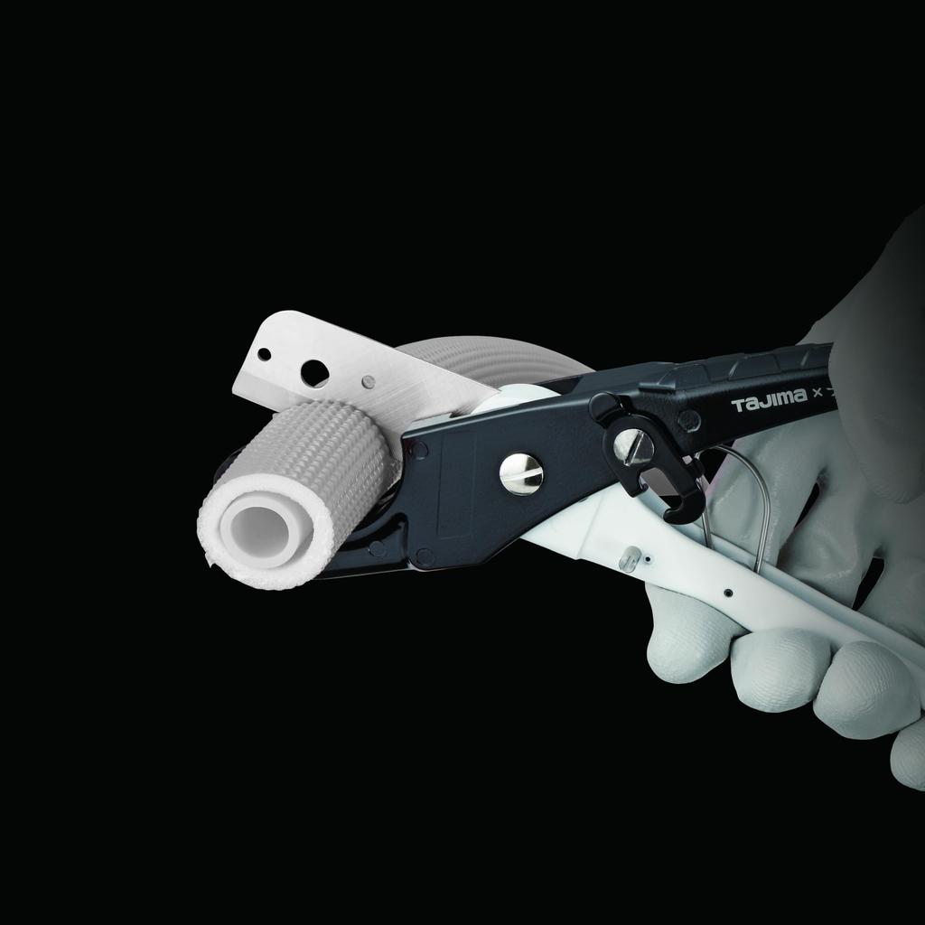 Tajima Safe System Safe Resin Pipe Cutter a collaboration with Comes with a Safe Hook for For cutting standard flexible resin pipes up to 37mm in