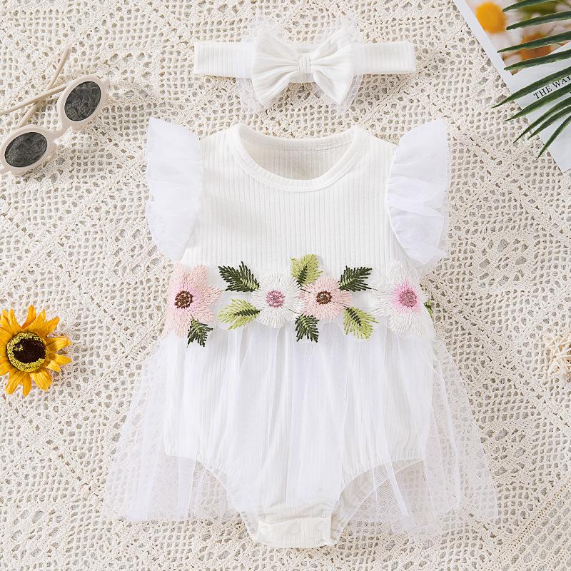 Neues Baby-Mädchen-Netzkleid Stilvoller und niedlicher Jumpsuit mit kleinen Blumen-Flatterärmeln und Haarschmuck-Set