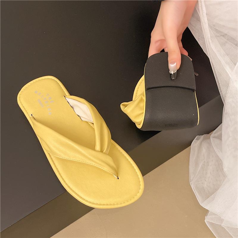 

Soft bottom not tired feet flat bottom toe flip-flops women s summer wear with skirts beautiful beach cool slippers 40 жёлтый