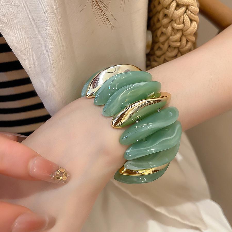 Acrylic Oval Ombre Patchwork Bracelet: Light Luxury, Sweet Temperament, Fashion Jewelry.