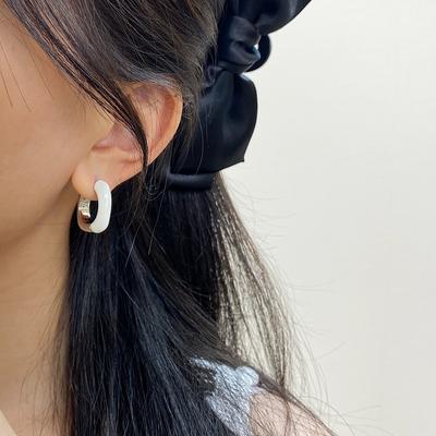 Metal White Enamel Splicing Silver Simple Ear Buckle Niche Design High-end Commuter Versatile Earrings for Women