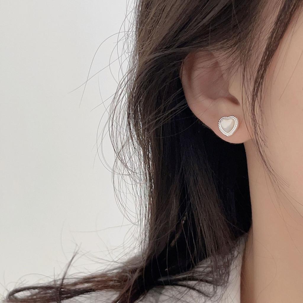 Earrings Niche Design High-end Sense Small Shell Love Stud Earrings French Earrings Ear Buckle Women's Earrings