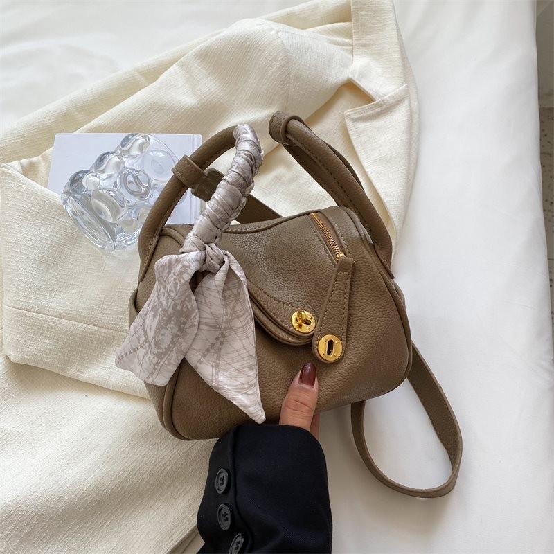 Chic Elegant Women's Crossbody Bag Stylish Summer Design With Premium Pu Leather Material