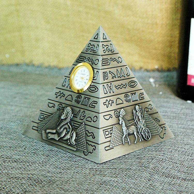 Сувенирная копилка из гальванизированного металла в виде египетской пирамиды