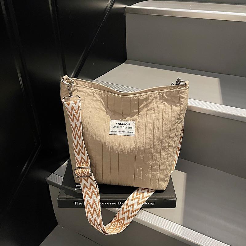 Canvas bag Women's messenger large-capacity tote bag New trendy fashion casual simple shoulder bag Commuter bag