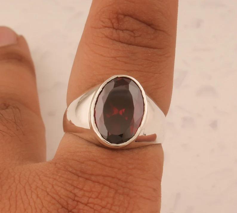 Roter Granat-Edelstein-Ring aus 925er Sterlingsilber, Unisex-Ring, ovaler Ring, Geburtsstein-Geschenk, Halo-Ring, Solitär-Ring