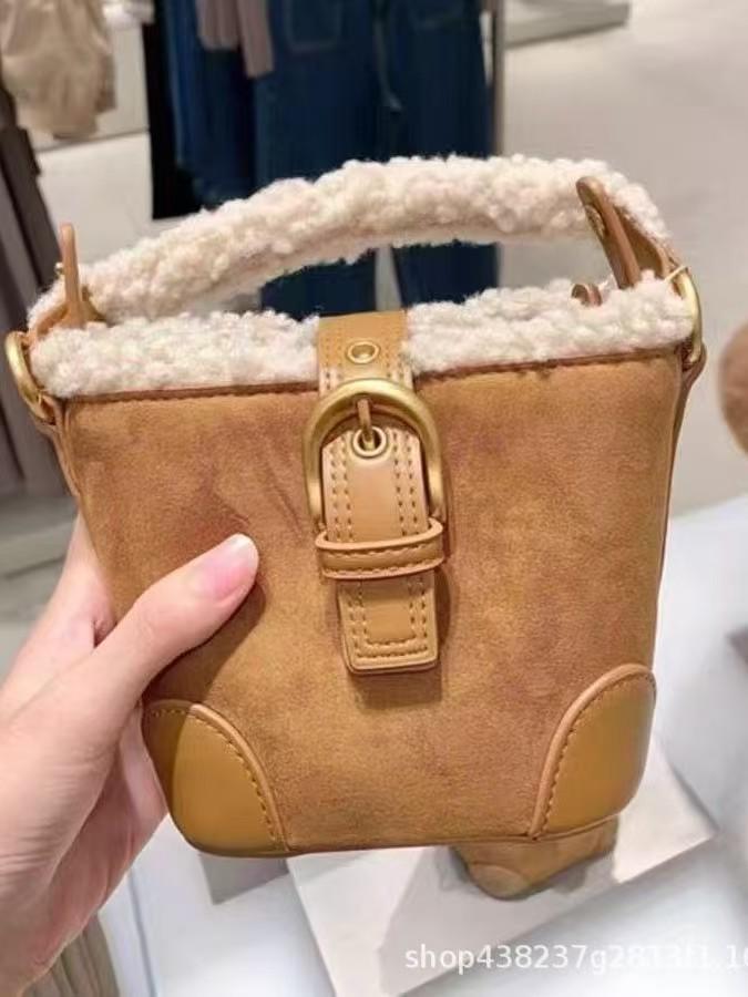 

Xiaohongshu Retro Myra Cute Lambswool Bucket Bag - Small Versatile Autumn/Winter Handbag & Shoulder Bag