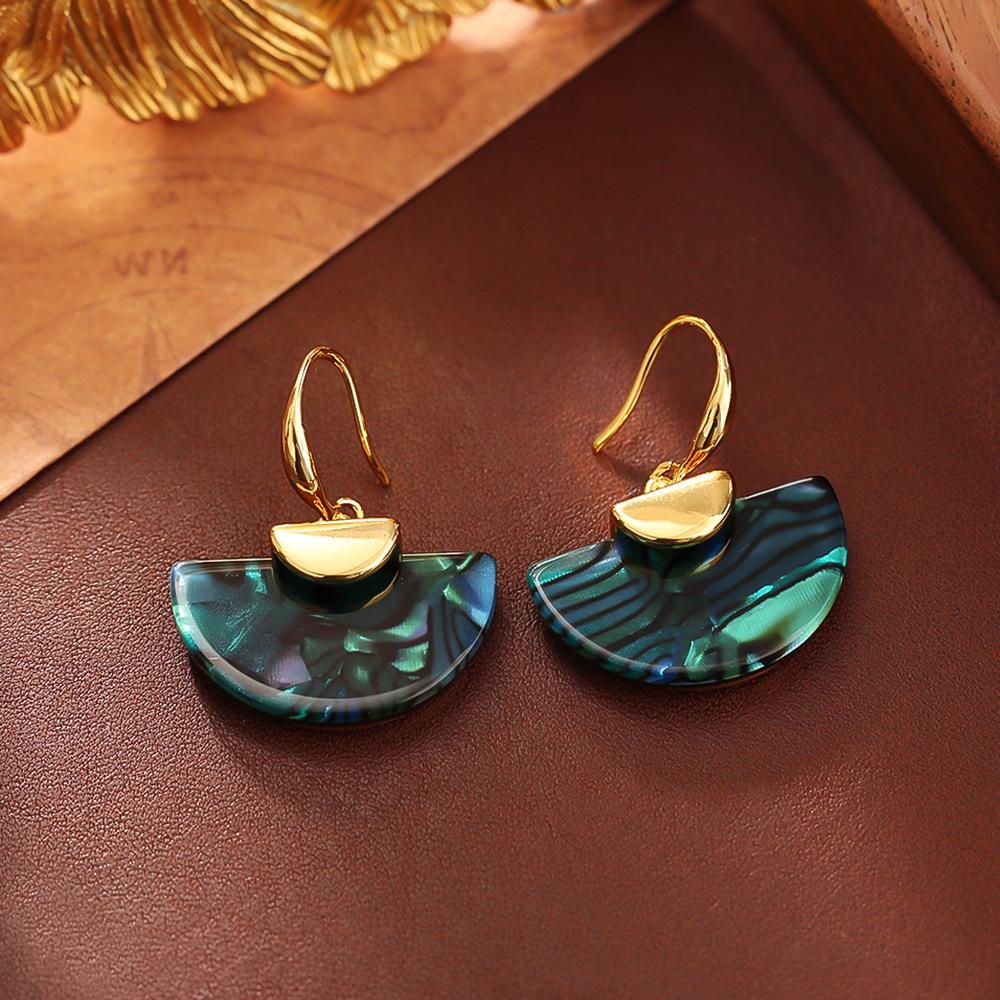 Iridescent Abalone Shell Fan Pendant Necklace with Clavicle Chain and Trendy Niche Earrings