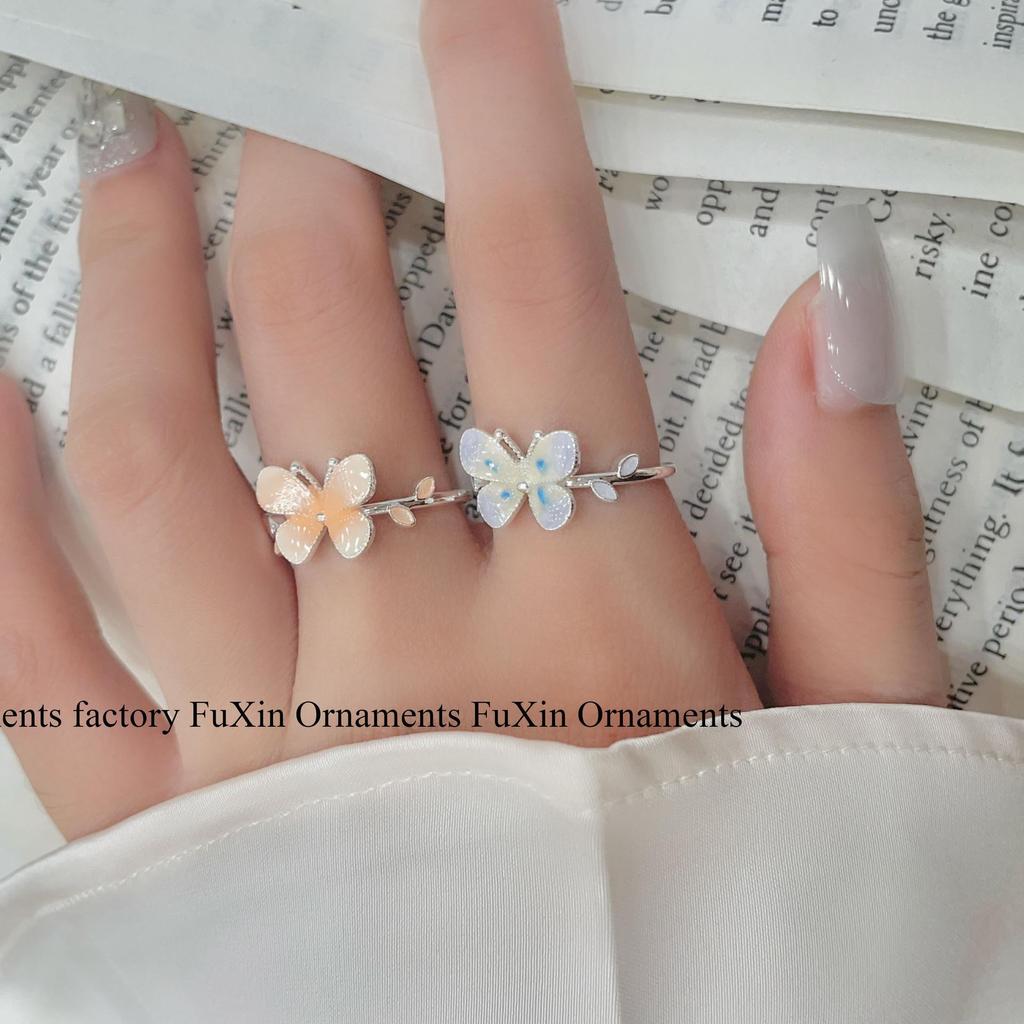 Koreanischer exquisiter schlichter Schmetterlingsring für Damen - Modisches, elegantes Schmuckaccessoire.