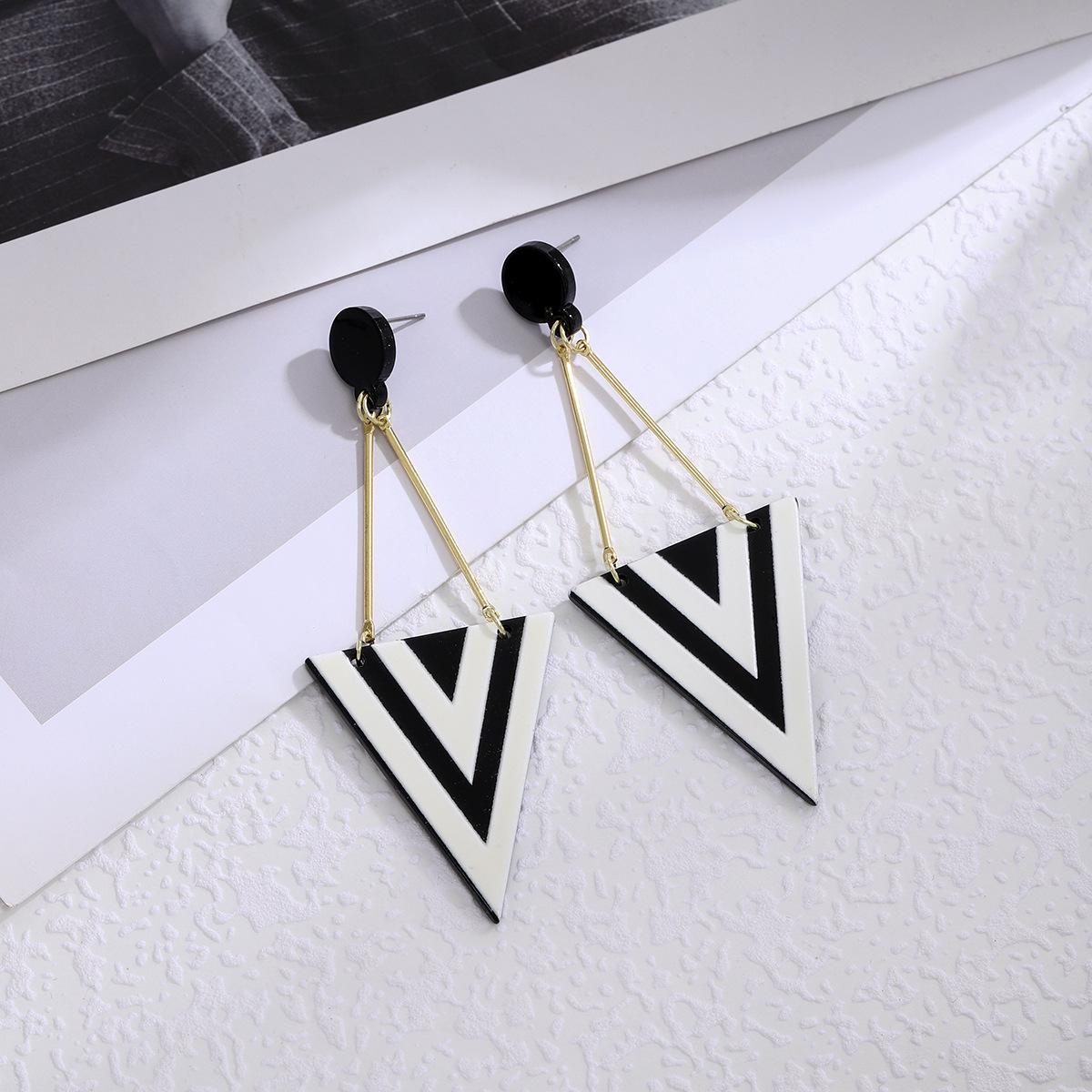 European and American simple and versatile round earrings, creative striped splicing oval triangular acrylic earrings for women