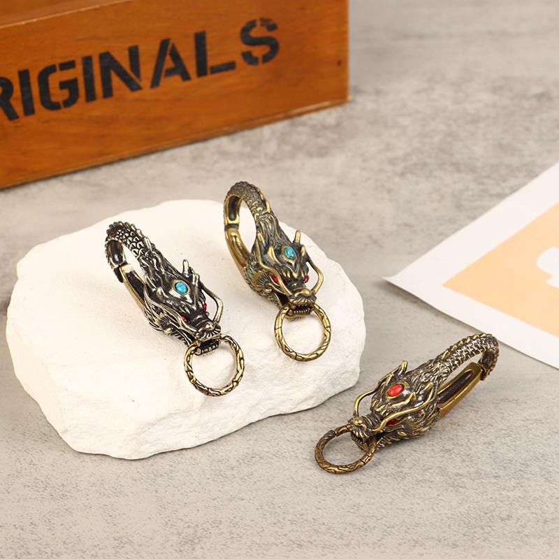 Pure Brass Red Eyes Dragon Head Keyrings Zodiac Dragon Keychain Vintage Muži Přezka v pase Přívěsek na klíče od auta Přívěsek na klíče Dárky Řemesla