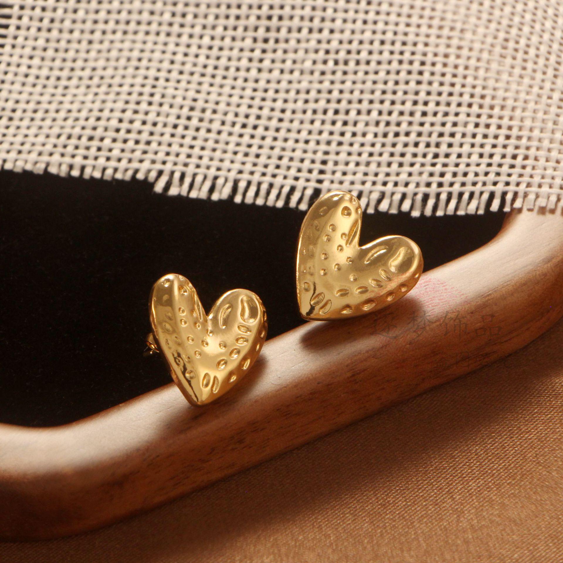 Exquisite Titanium Heart-Shaped Earrings - Light Luxury French Korean Fashion Design