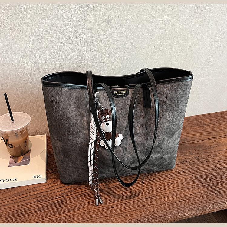 Casual Commuting Retro Large-capacity Tote Bag Women's 2026 New Spring and Summer Versatile Popular PU Texture Shoulder Bag