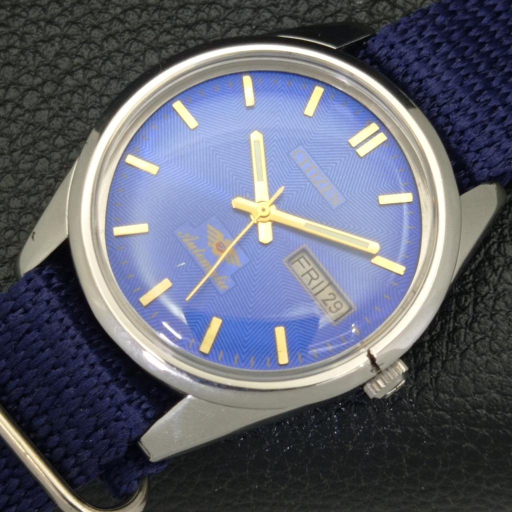 GEBRAUCHTE CITIZEN AUTOMATIC 8200 JAPAN HERRENUHR MIT TAG- UND DATUM-ARMBANDUHR UND BLAUEM ZIFFERBLATT a432808-2 R113-a432808