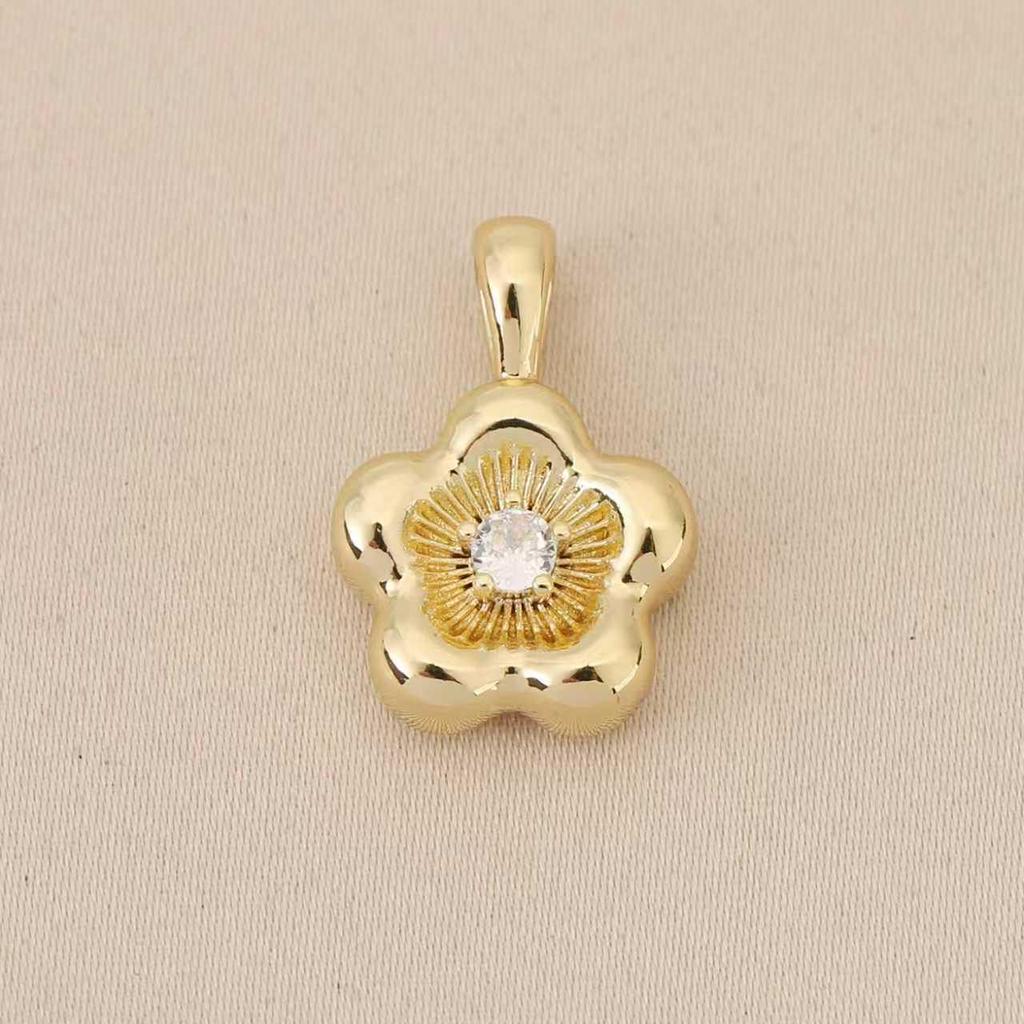 Liangfei 3D Five-Petal Plum Blossom Pendant with Diamond Inlay, Copper-Plated 18k Gold Fashion DIY Jewelry Accessory.