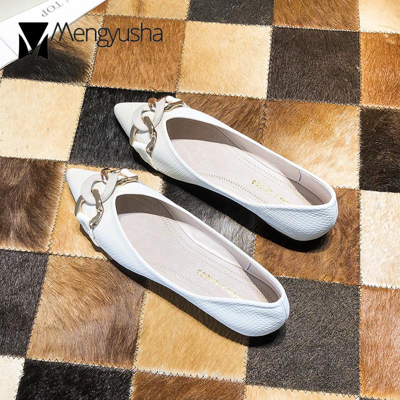 Модные туфли с острым носком и металлической цепочкой на плоской подошве женские балетки — фото 4