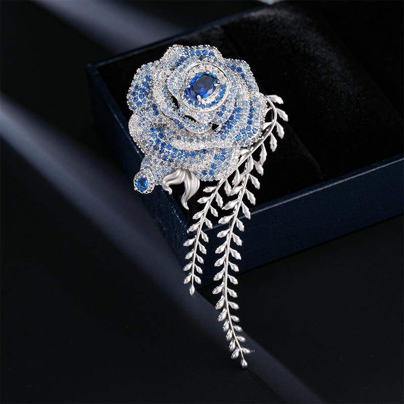 

Корейская брошь высокого класса класса люкс с розовым бриллиантом в виде камелии, элегантный темпераментный кардиган, пальто, булавка, брошь