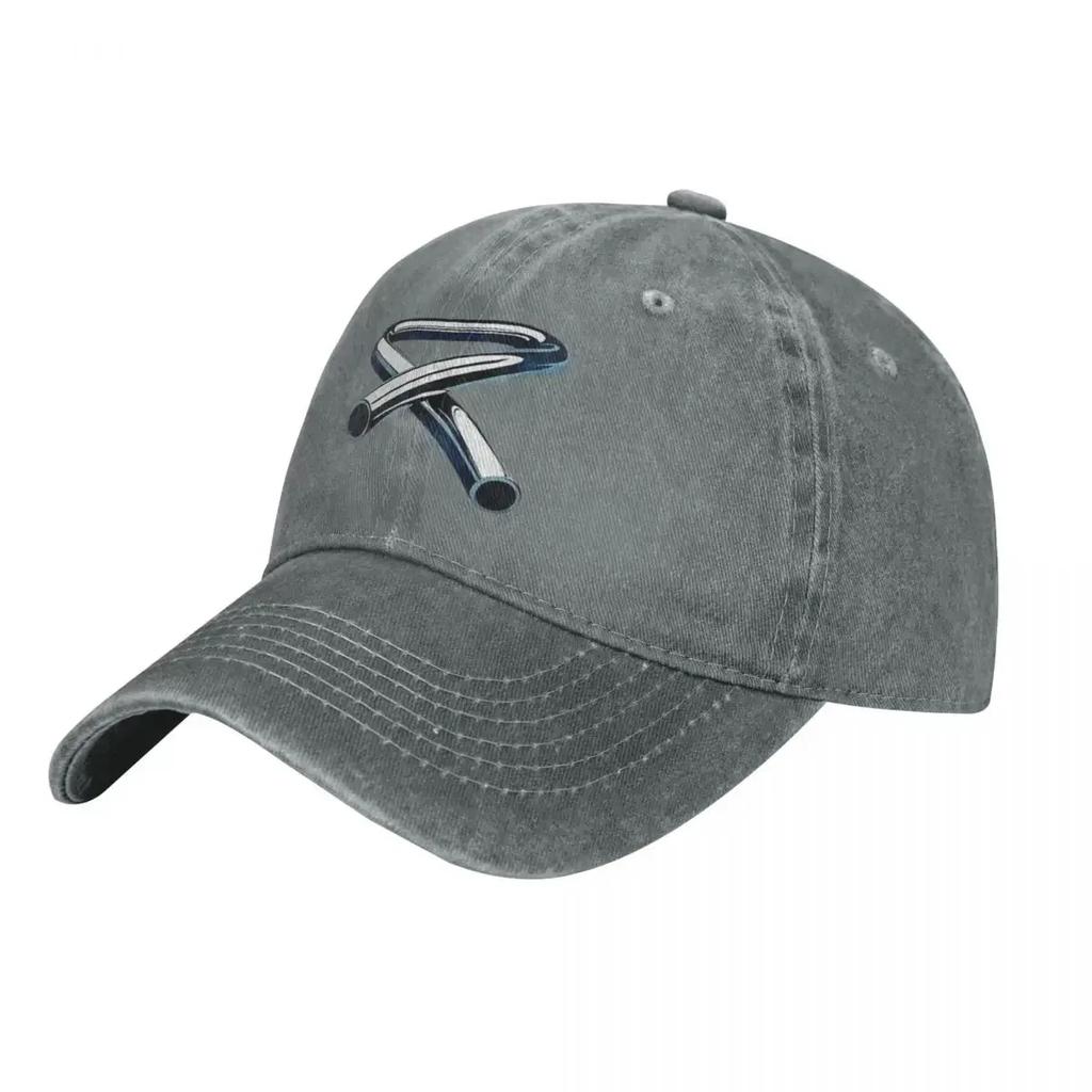 Röhrenglocken Eine Baseballkappe