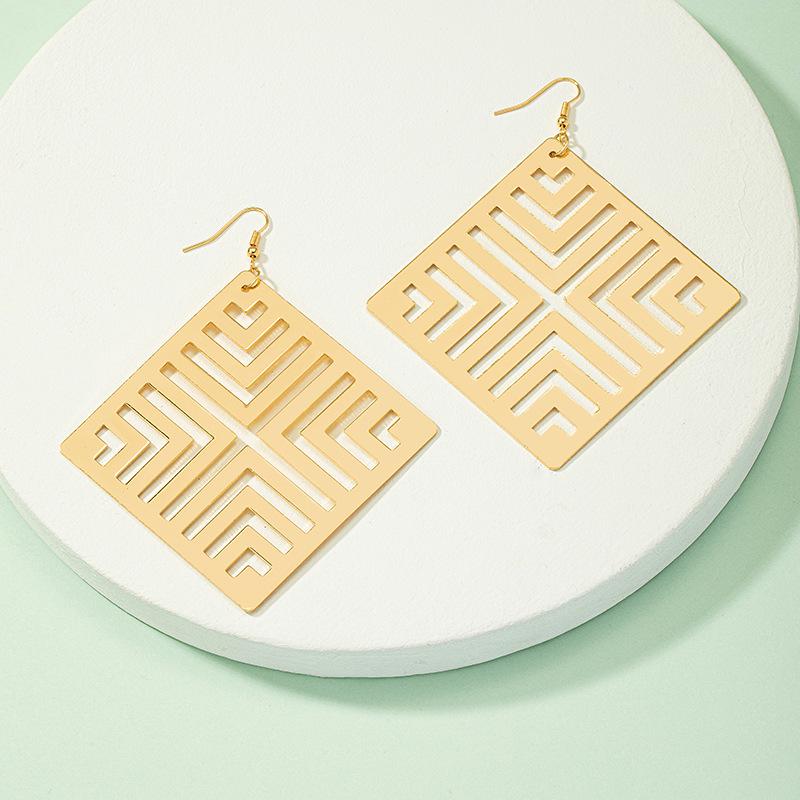

Exaggerated Geometric Square Earrings: Bold, Hollow Design for Women
