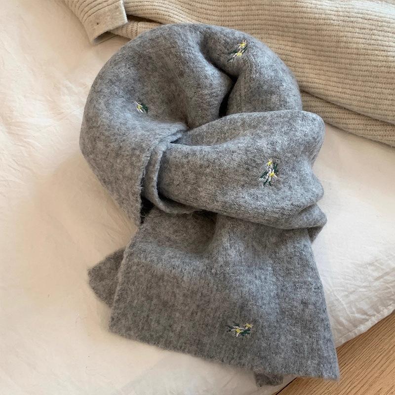 Autumn and winter new fashion warm scarf high-end floral embroidery knitting a versatile scarf women's trend