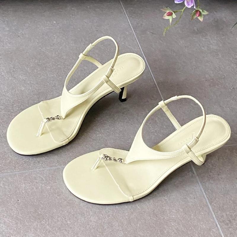 Fashion Comfort Clip Toe Design Brand Flip Flops Women Fashion Metal Chain Decoration Ankle Strap Slide Sandals Elegant Zapatos De Mujer