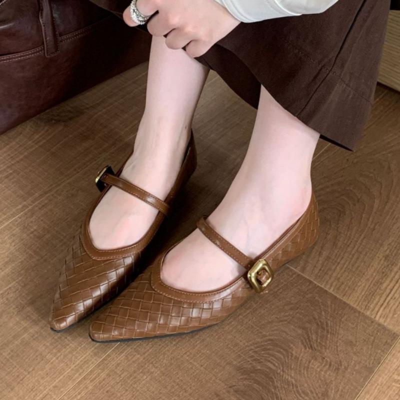 Retro flat-bottomed woven bag head slippers women's 2025 new spring large-size square head French Mary Jane heel-less single shoes