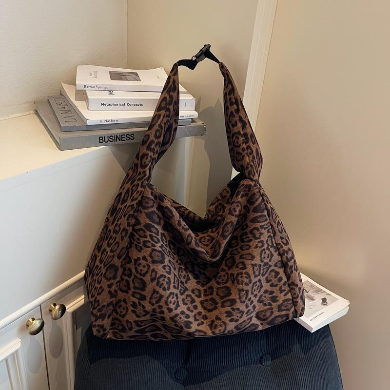 Leopard print bag women's large capacity 2025 new autumn and winter casual shoulder underarm bag versatile work commuter tote bag