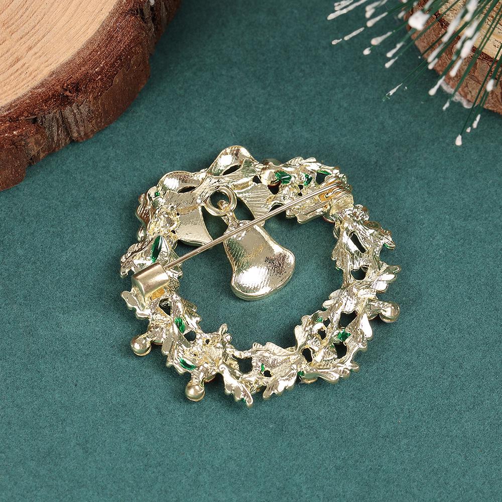 Cross-Border Reindeer Christmas Brooch with Green Wreath & Bell Drip Oil Design