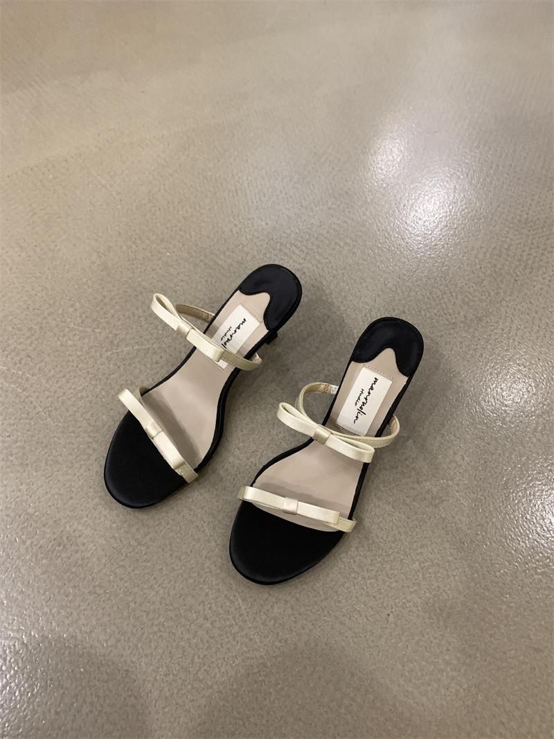 

Нові 2025 феєричні французькі сандалі, верхній одяг, літнє слово з бантом на тонкому каблуці, елегантні жіночі тапочки на високих підборах 39 бежевий