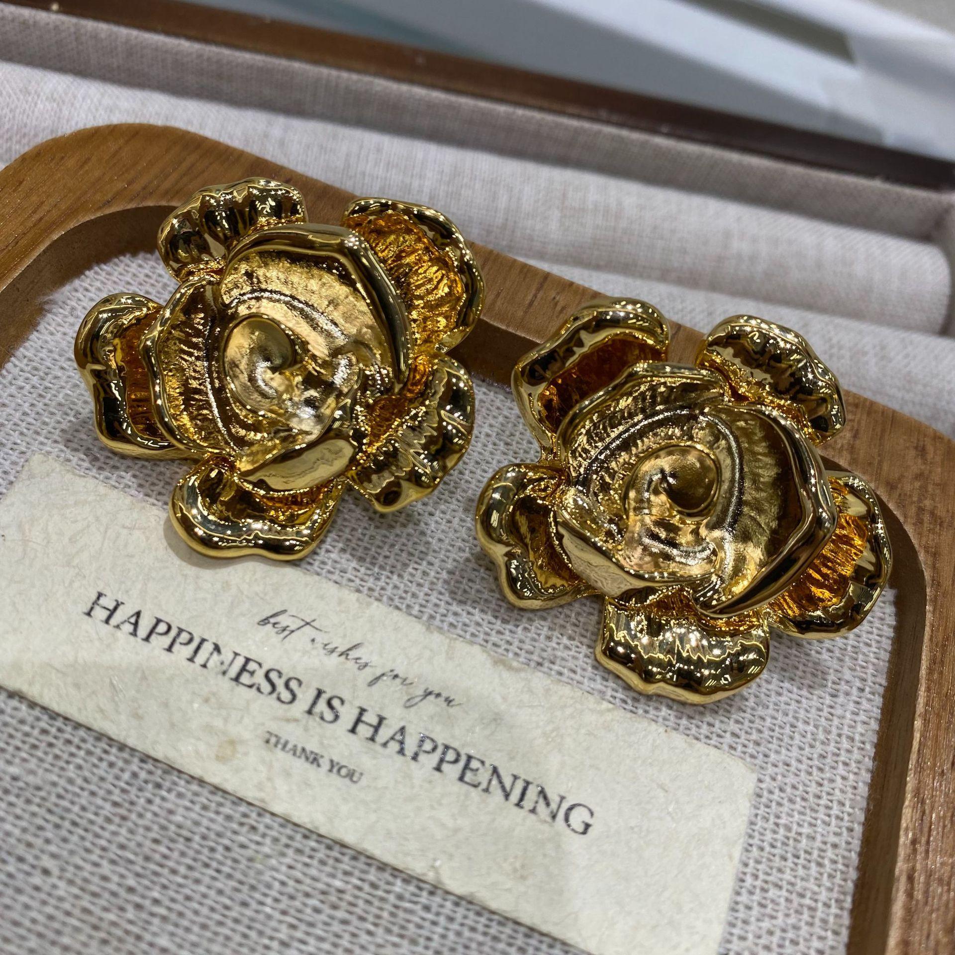 

Xiaoxiangfengsu Gold Stud Earrings Three-Dimensional Engraving Rose Stud Earrings Pure Copper Gold-Plated Brushed Metal Glossy Earrings