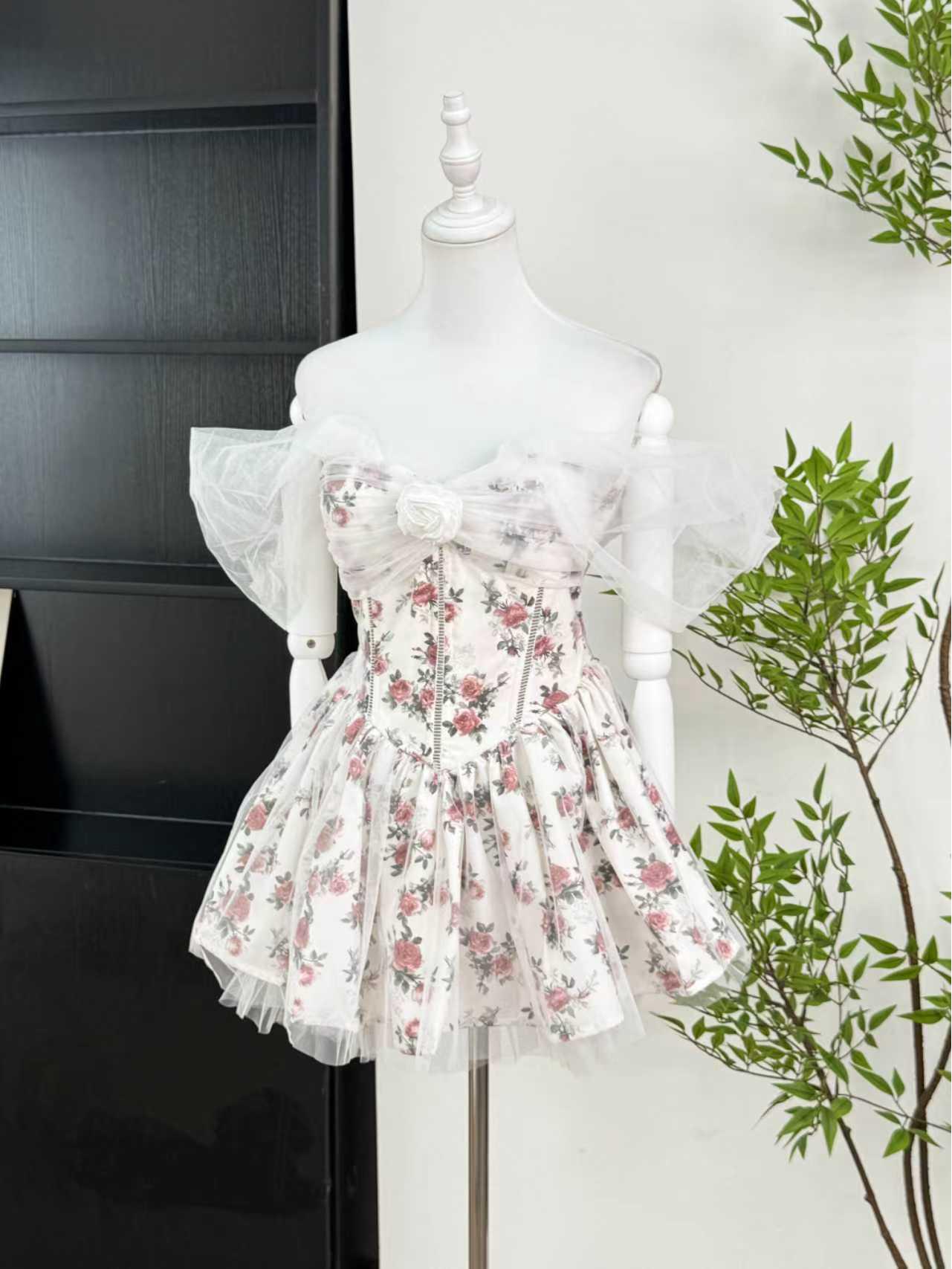 Vietnam Niche Design 2026 Spring/Summer One-Shoulder Floral White Dress for Women Large белый