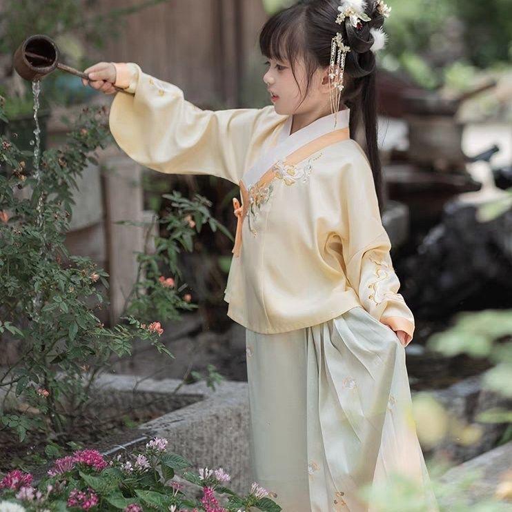 Children's Ming Dynasty Style Hanfu: Little Autumn Girl's Shirt and Skirt with Collar and Tag for Spring and Autumn