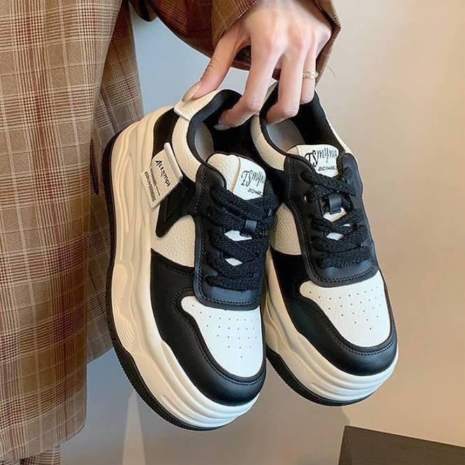 

Женская обувь на платформе 2025 весна новая универсальная обувь на танкетке, дышащая, повседневная, белая, маленькая популярная обувь для скейтборда 40 чёрный