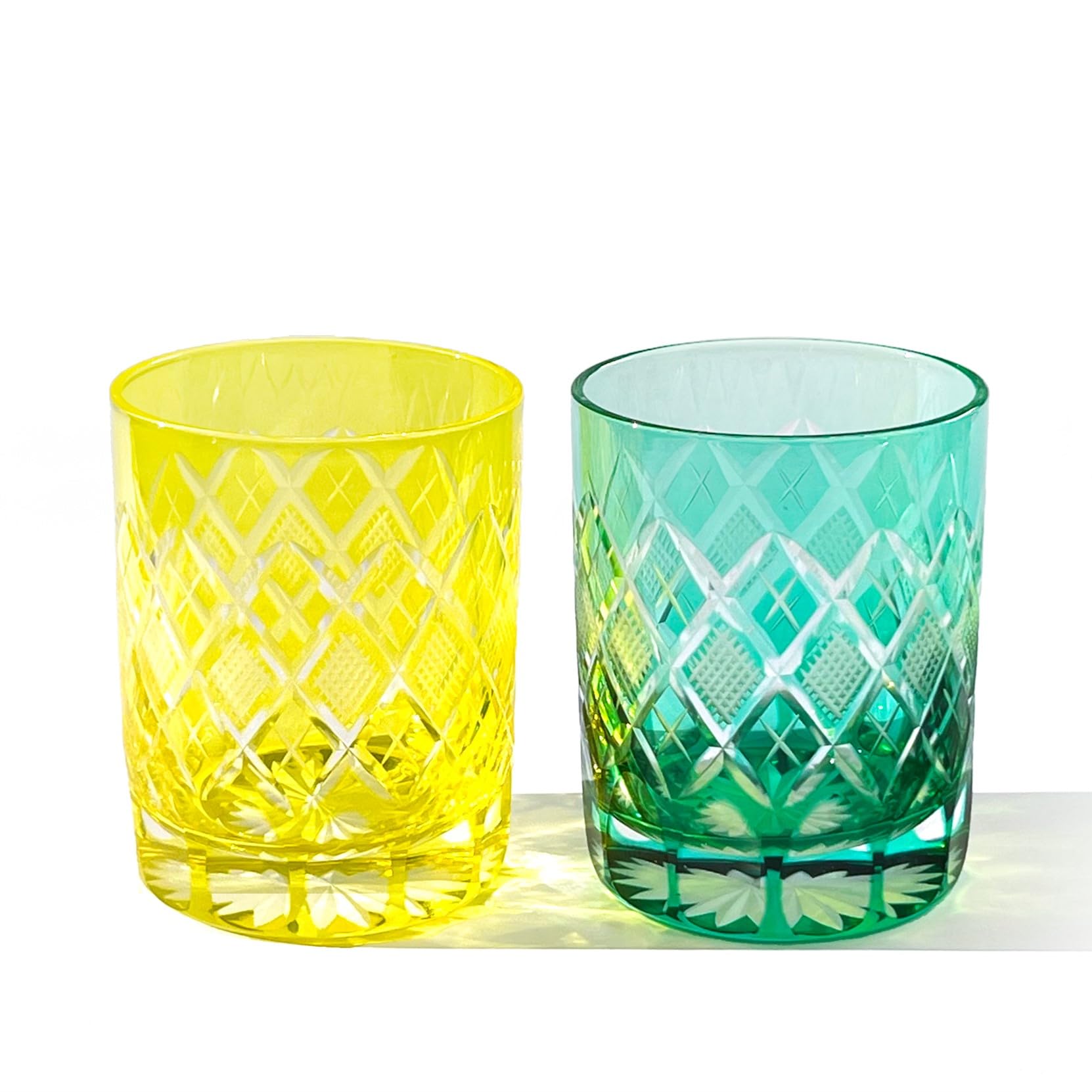 

Kobo Official Direct Edo Kiriko Yarai Uoko Crest Old Glass Pair TB90415GY Wooden Box Made in Japan [Taimuro Sales] Green/Yellow