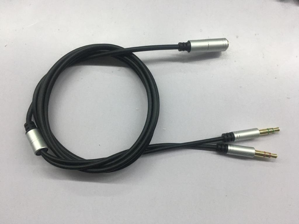 3.5mm Audio Splitter: One-to-Two Dual-Hole Computer Headset Adapter.