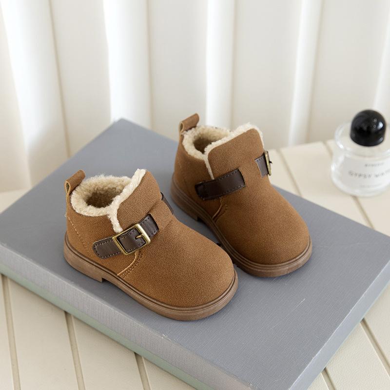 

2025 winter new girls cotton shoes frosted leather Birkenstocks children s cotton boots Korean version fashion leather buckle short boots 20-25 yards whole box shot 48 pairs темно-коричневого
