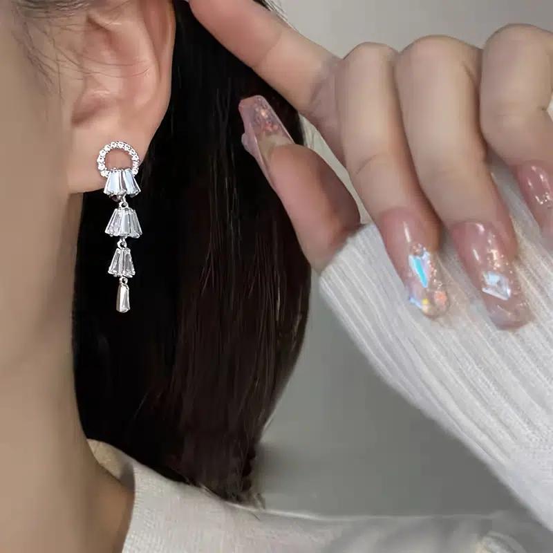 Huitan Gorgeous Cubic Zirconia Dangle Earrings for Women Temperament Bridal Wedding Ear Accessories High-quality Trendy
