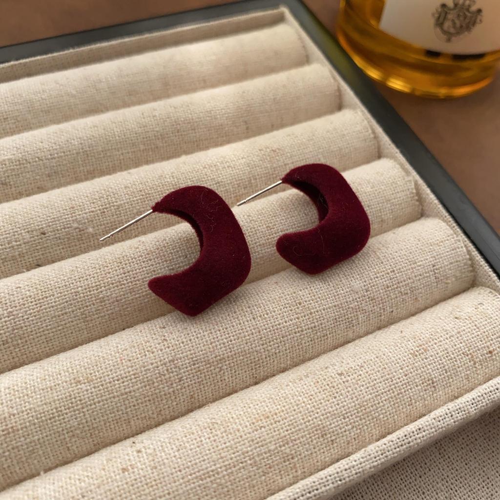 Korejské retro náušnice s peckou ve tvaru broskvového srdce - Elegantní červenohnědý vločkovaný design pro ženy