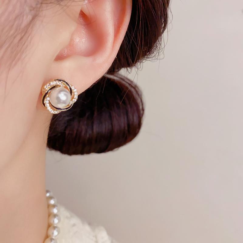 Women's Summer Exquisite Fashion Small Versatile Earrings
