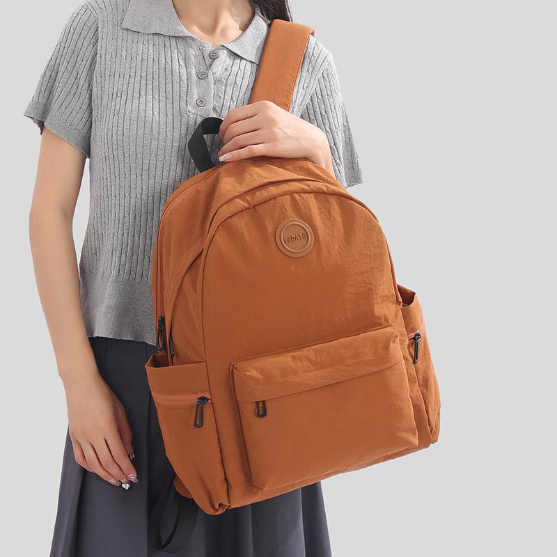 Schoolbag Korean version of high-value casual backpack for women college students, simple and lightweight schoolbag, large-capacity commuter