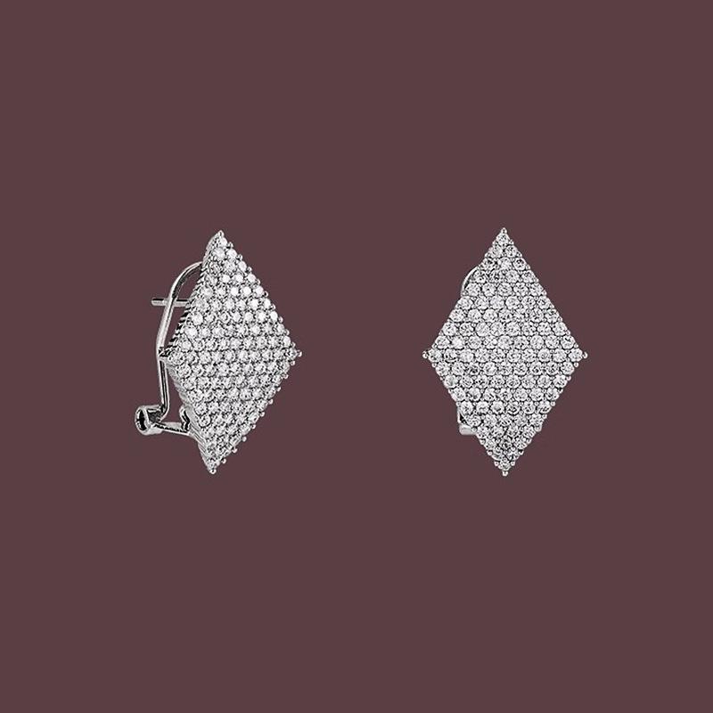 Diamond-studded earrings for women, geometric diamond design accessories, fashionable and personalized for everyday wear