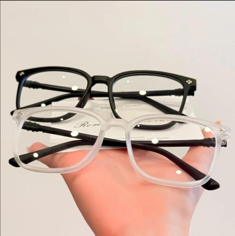 European and American classic black frame UV protection and radiation protection Large frame thin eye protection Flat light glasses Suitable for m