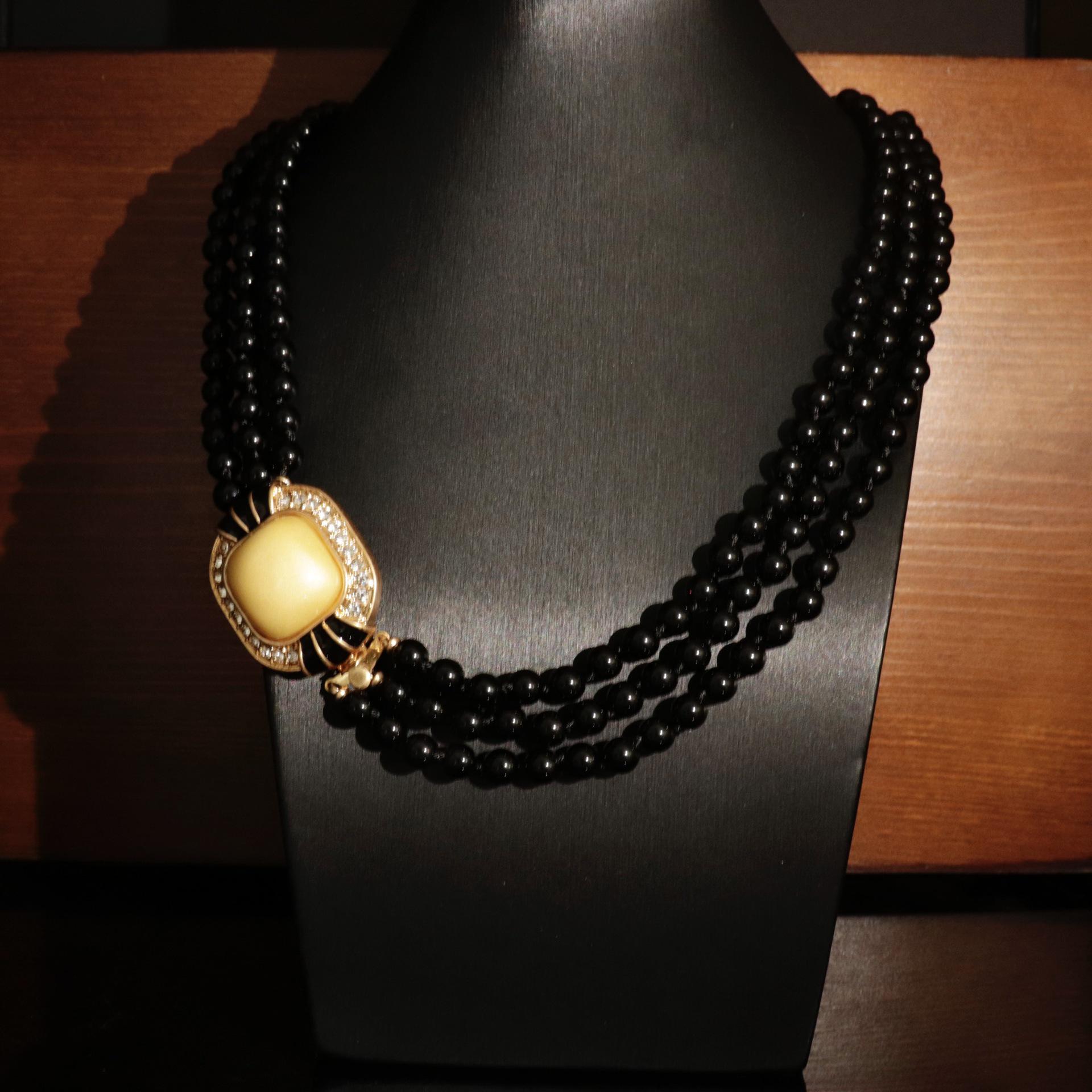 Stylish Retro Multi-layer Necklace Set with Enamel Craftsmanship and Diamond-Embellished Square Earrings