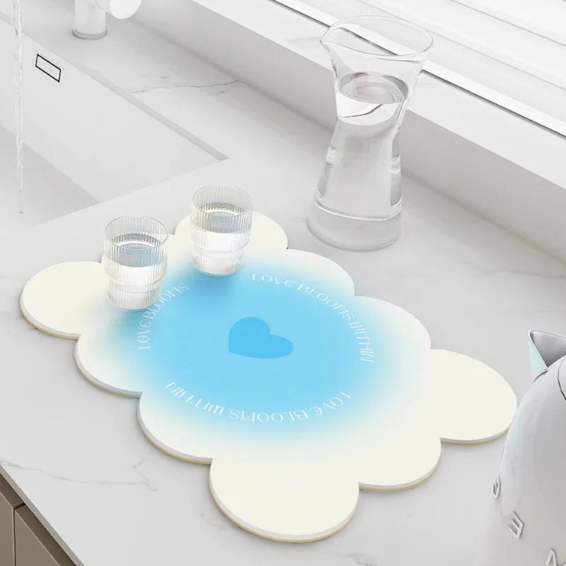 

Gradient Love Diatomium Mud Коврик для слива на кухне Многофункциональный настольный коврик для бара Нескользящий коврик для ванной Коврик для кормления домашних животных 20x30cm