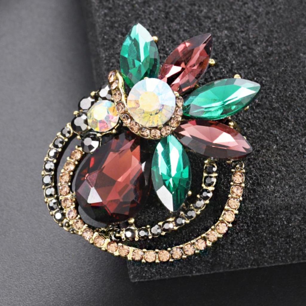 Elegant Glass Crystal Brooch for Women - Versatile Luxury Pin for Autumn/Winter Coats and Personality Jewelry Accessories