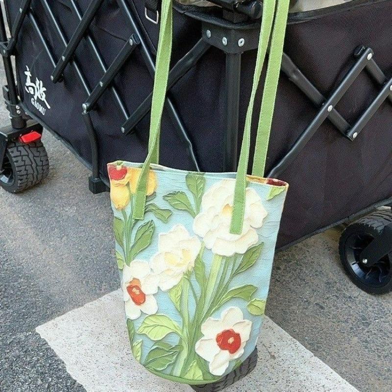 2025 New Oil Painting Floral Bucket Bag for Women High-End Design Large Capacity Tote Handbag Versatile Shoulder Bag for Daily Commute Office Use